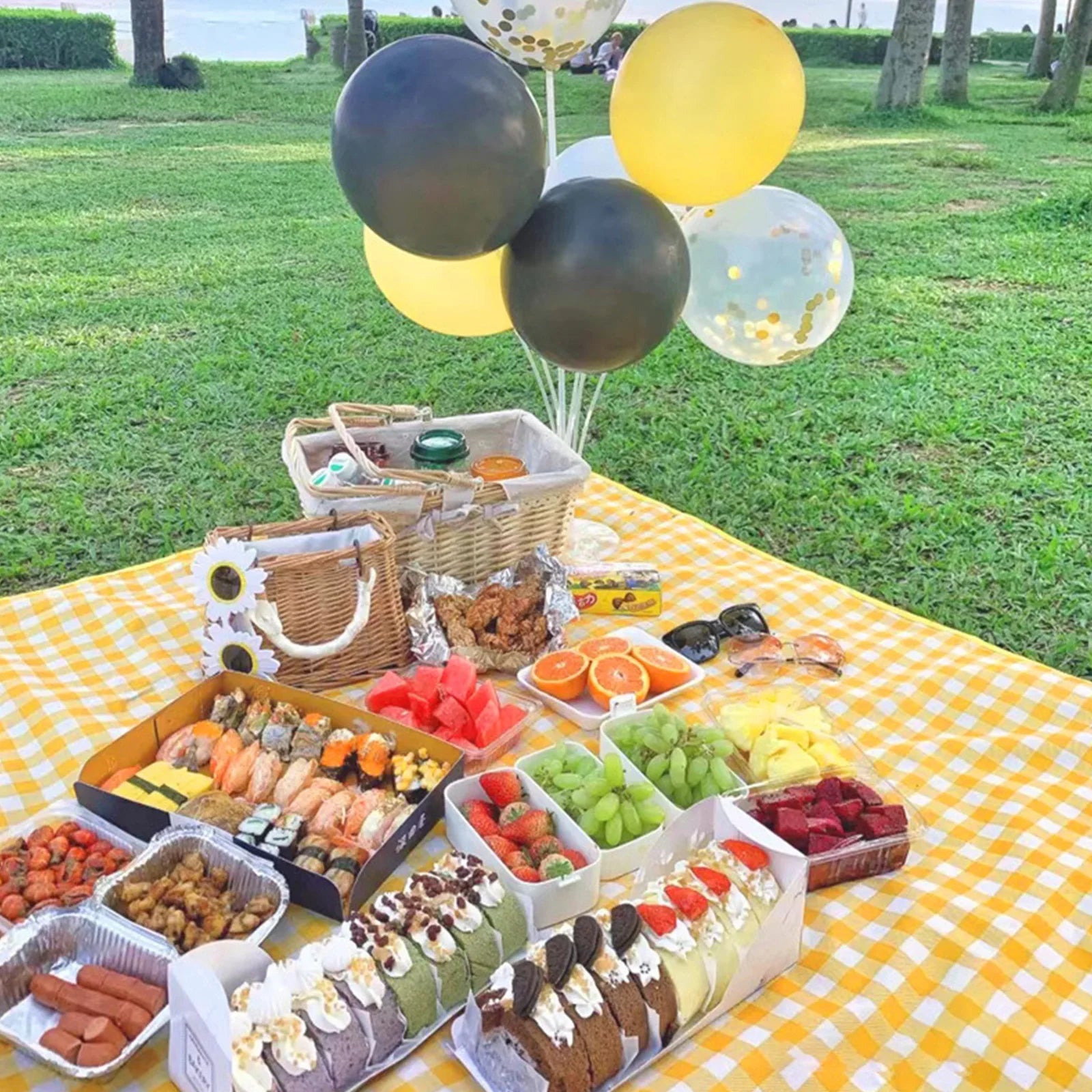 200X150Cm Large Picnic Blanket Foldable Portable Picnic Mat Thicken Waterproof Beach Blanket Outdoor Camping Mat Sleeping Pads