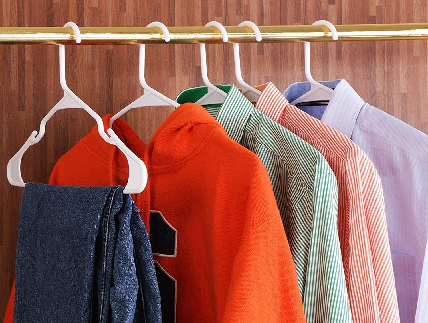 Single Layer Plastic Clothes Hanger for Wardrobe & Almirah | Heavy-Duty Space Saving Hanger for Shirts, Sarees, Dresses & Pants | White (Set of 10 / 20 / 30)